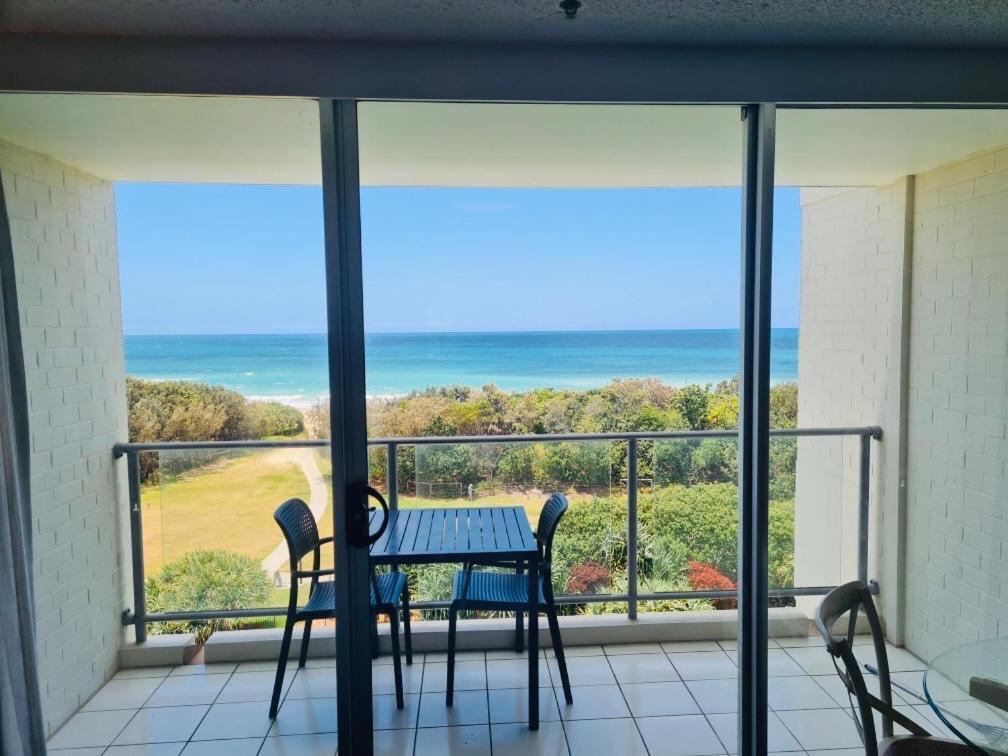 Ocean Bliss - Top Floor Beachfront Studio With Amazing Views ! Marcoola Exterior photo